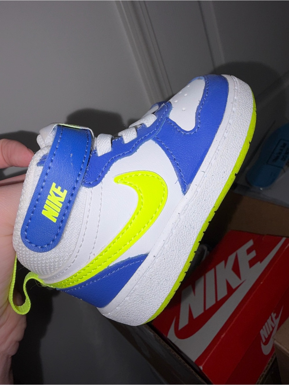 Nike Kids High-Top Sneaker in White, Blue & Neon Yellow